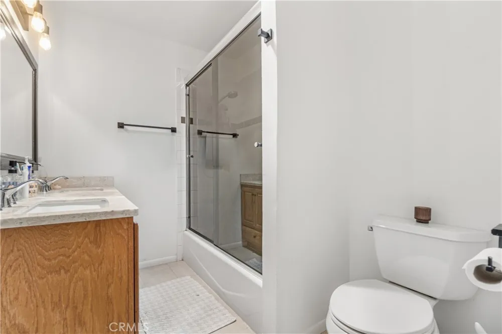 1208 S Stoneacre Compton, CA 90221