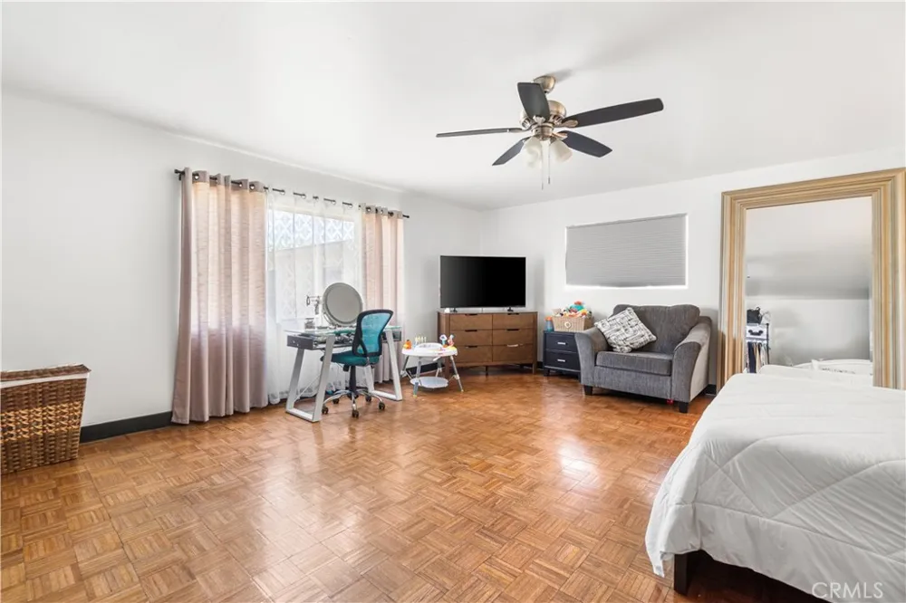 1208 S Stoneacre Compton, CA 90221