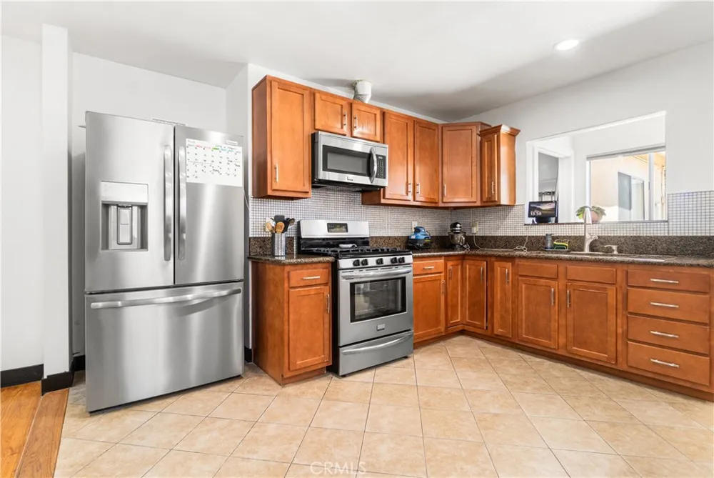 1208 S Stoneacre Compton, CA 90221