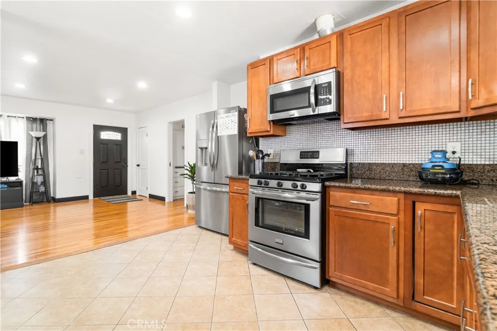 1208 S Stoneacre Compton, CA 90221
