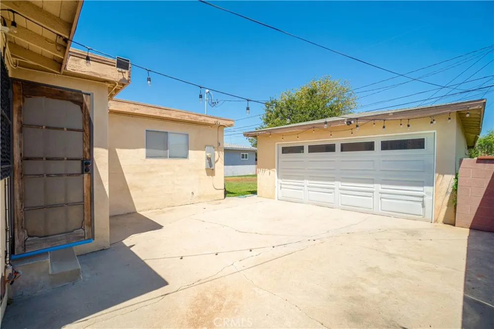 1208 S Stoneacre Compton, CA 90221