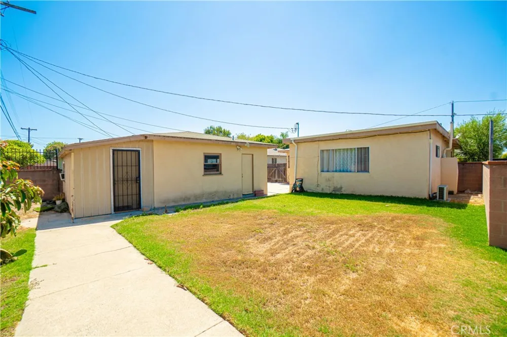 1208 S Stoneacre Compton, CA 90221