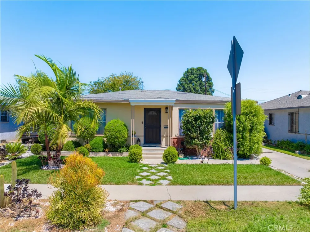 1208 S Stoneacre Compton, CA 90221