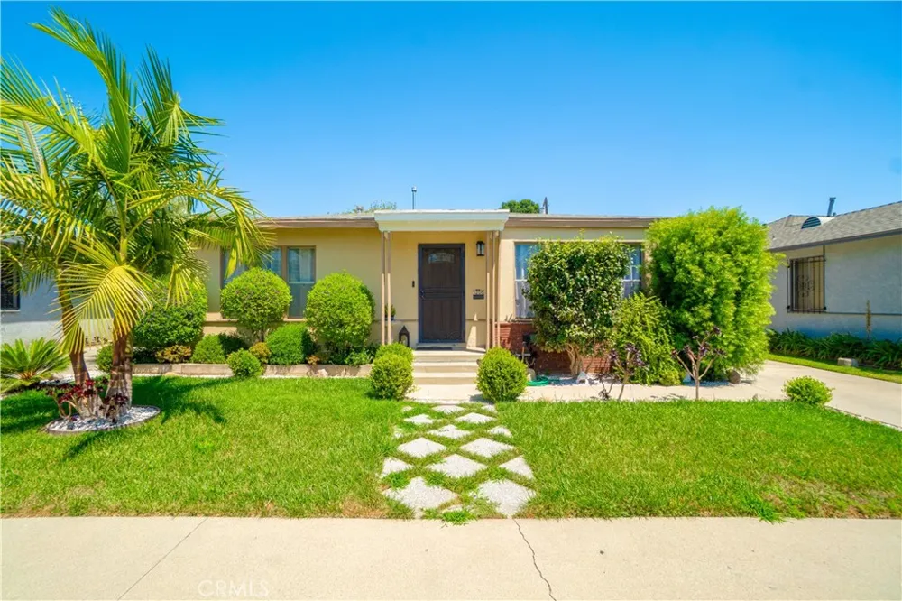 1208 S Stoneacre Compton, CA 90221
