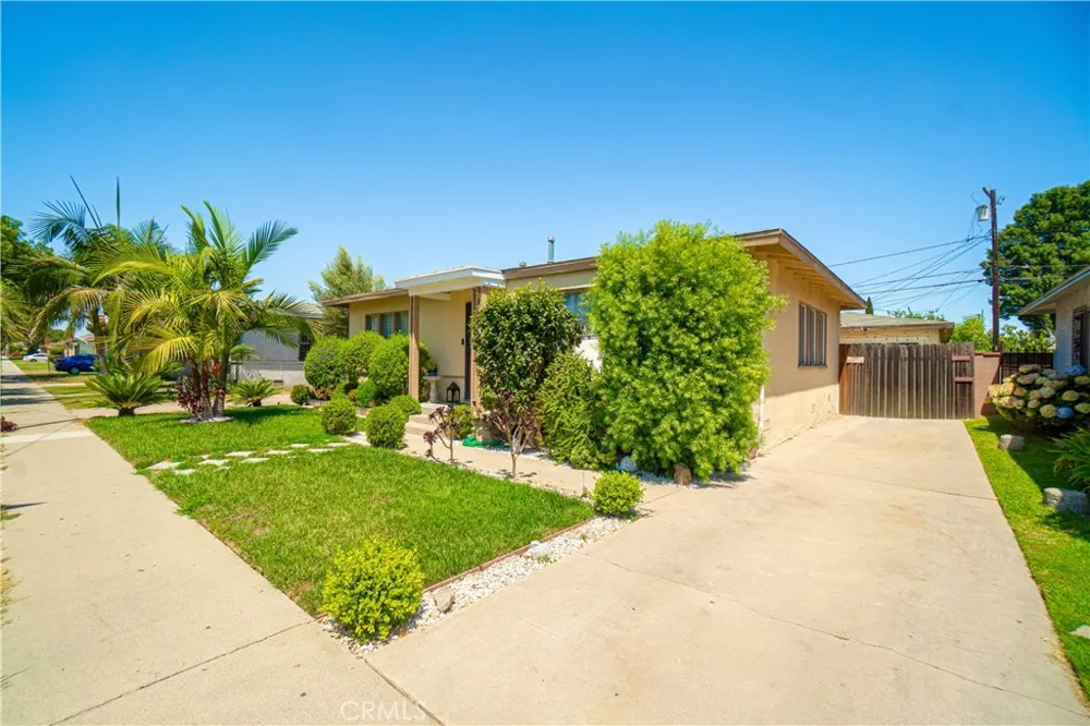 1208 S Stoneacre Compton, CA 90221