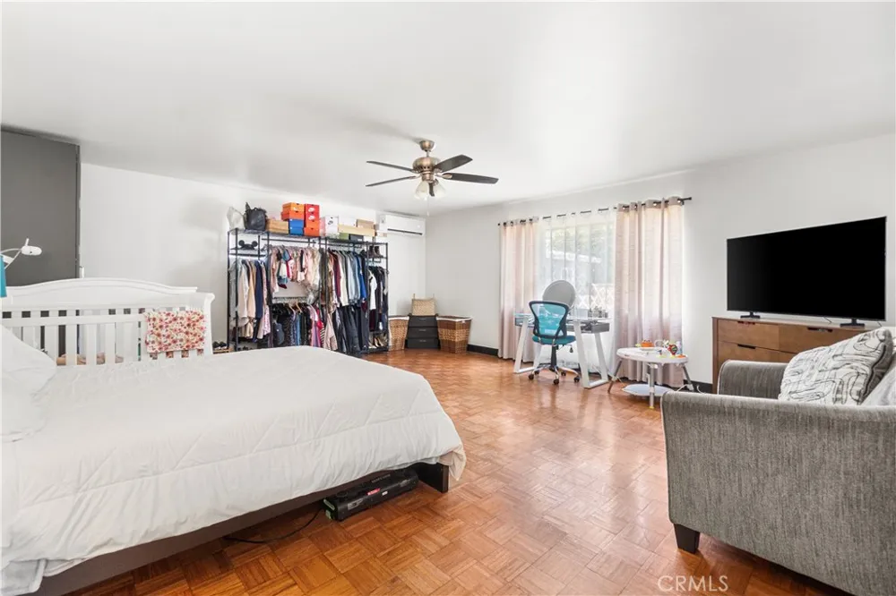 1208 S Stoneacre Compton, CA 90221