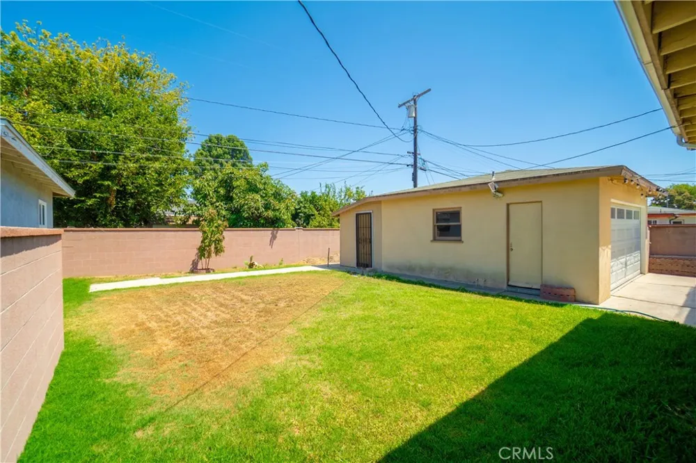 1208 S Stoneacre Compton, CA 90221