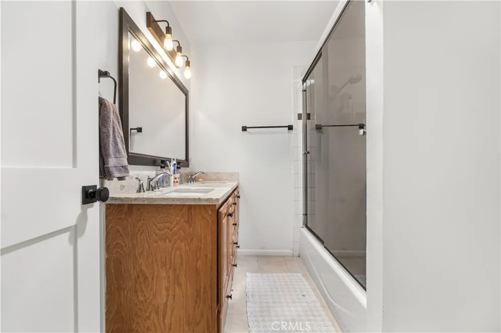 1208 S Stoneacre Compton, CA 90221
