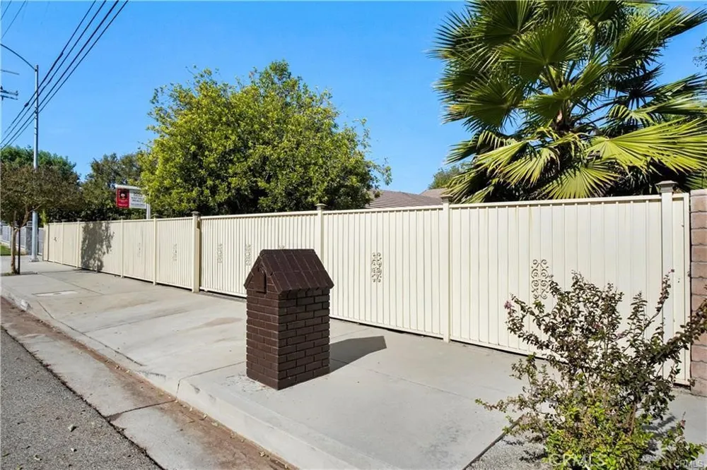 22329 Plummer Chatsworth, CA 91311