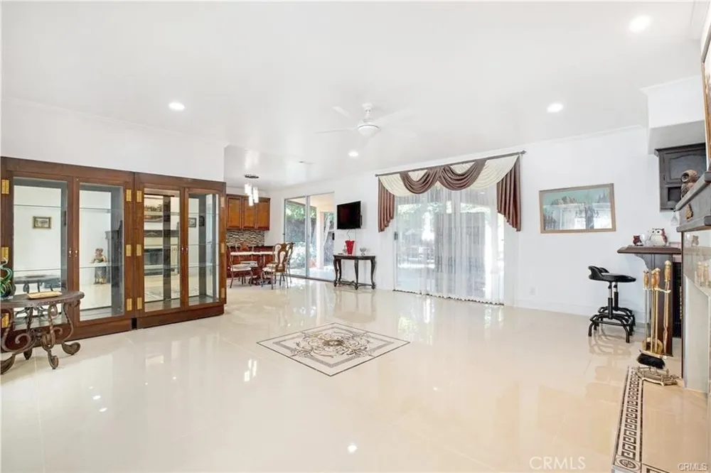 22329 Plummer Chatsworth, CA 91311