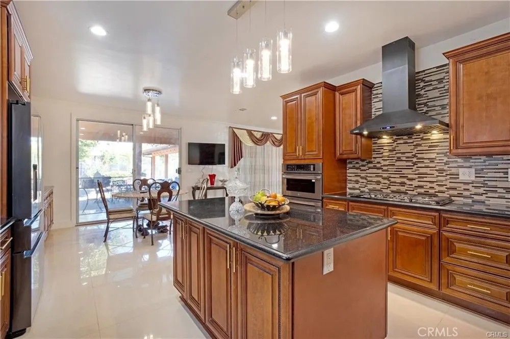 22329 Plummer Chatsworth, CA 91311