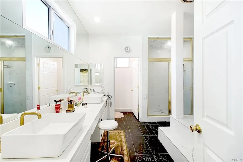 22329 Plummer Chatsworth, CA 91311