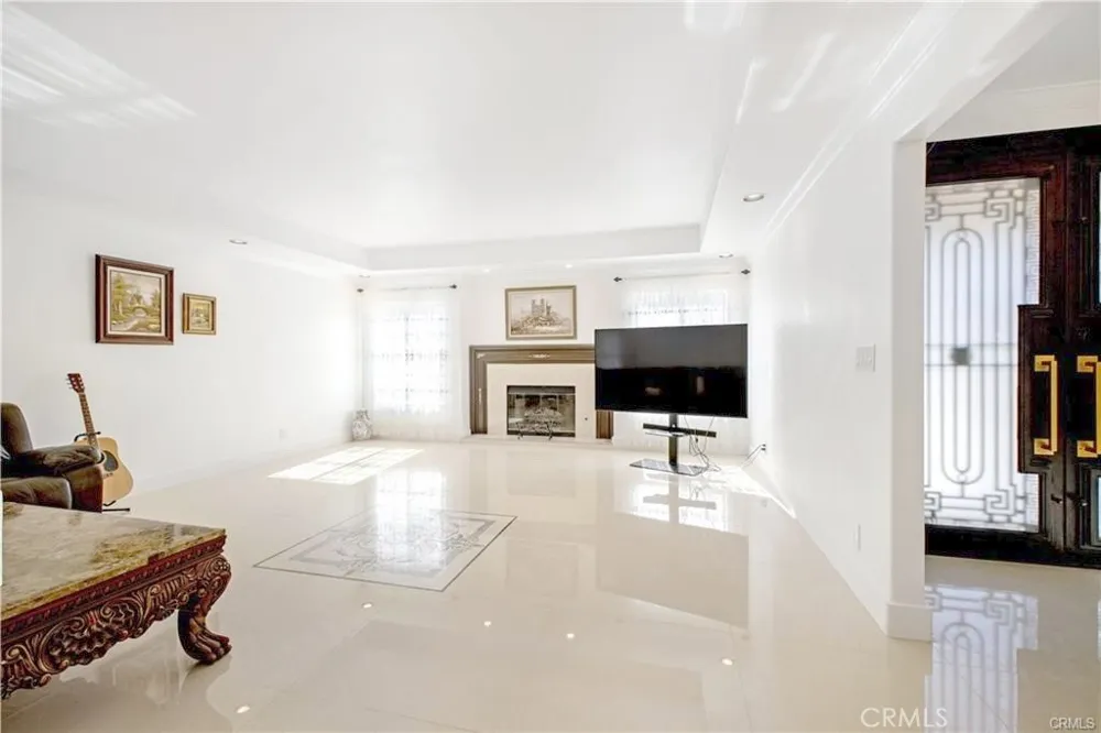 22329 Plummer Chatsworth, CA 91311