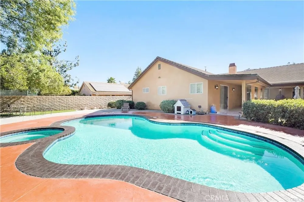 22329 Plummer Chatsworth, CA 91311