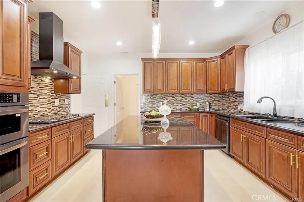 22329 Plummer Chatsworth, CA 91311
