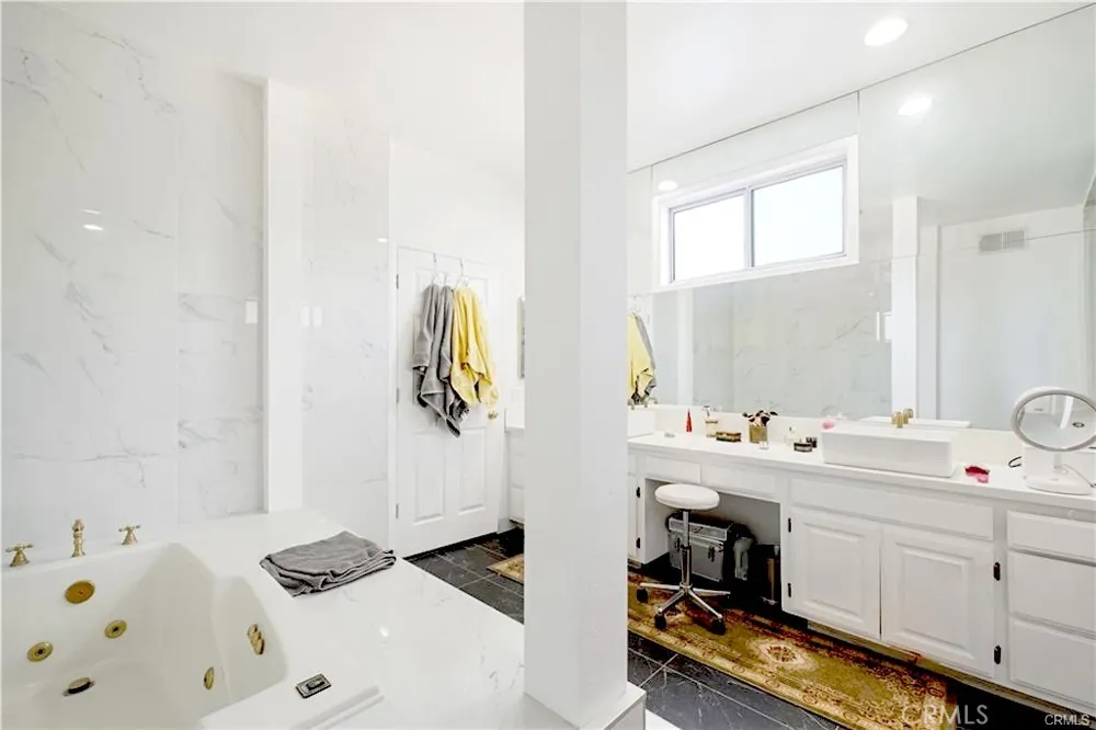 22329 Plummer Chatsworth, CA 91311