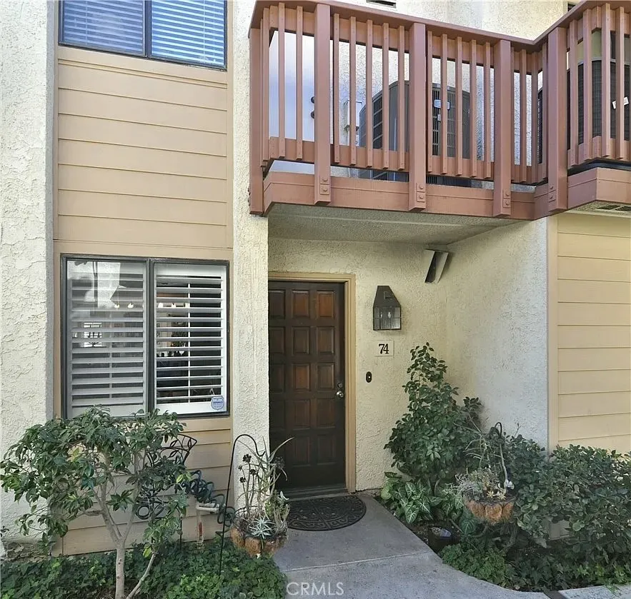 21555 Burbank #74 Woodland Hills, CA 91367