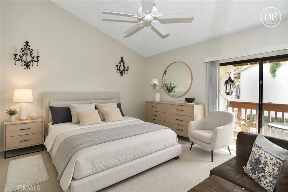 21555 Burbank #74 Woodland Hills, CA 91367