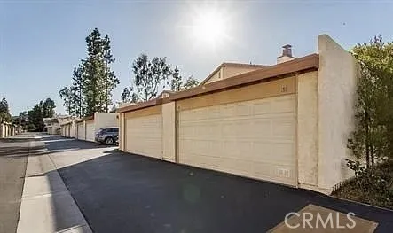 21555 Burbank #74 Woodland Hills, CA 91367