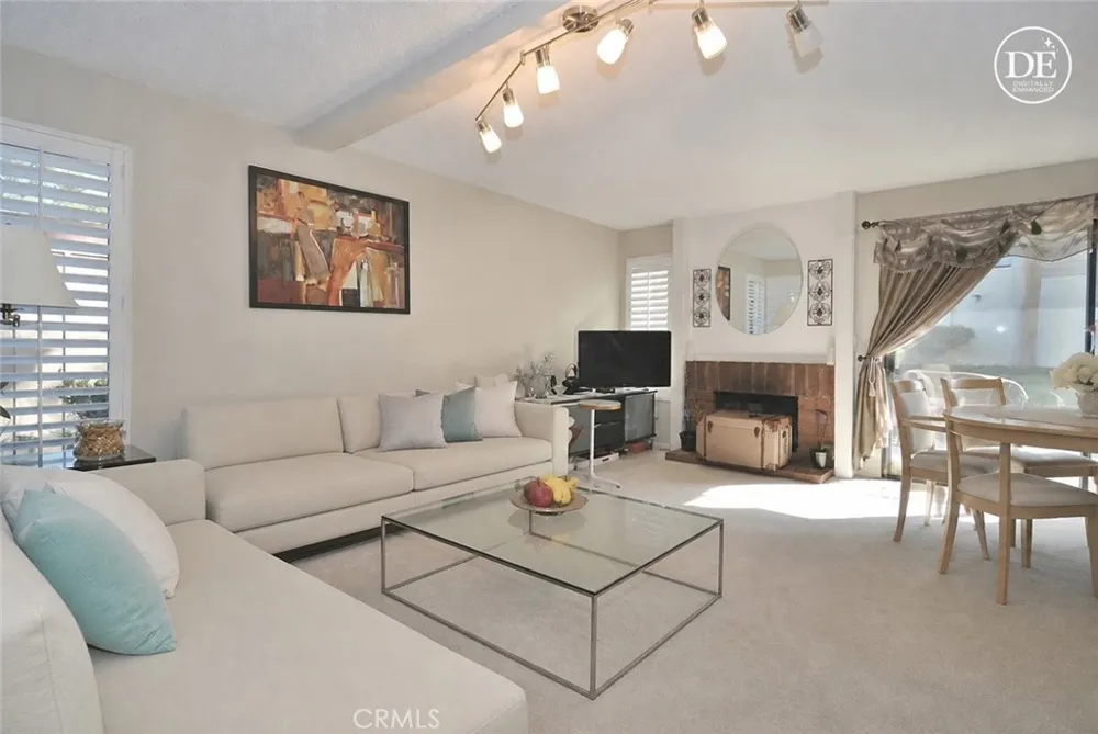 21555 Burbank #74 Woodland Hills, CA 91367