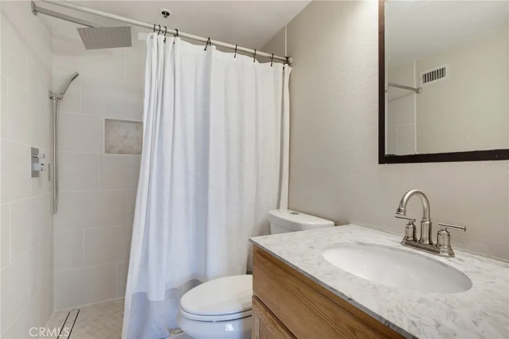 726 Elm Avenue #403 Long Beach, CA 90813