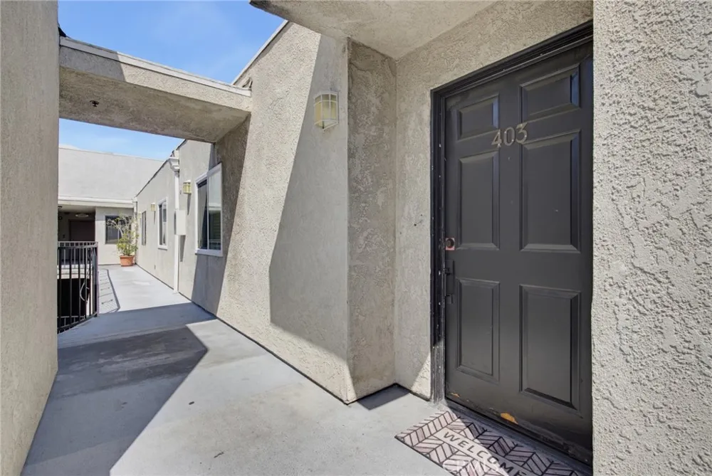 726 Elm Avenue #403 Long Beach, CA 90813