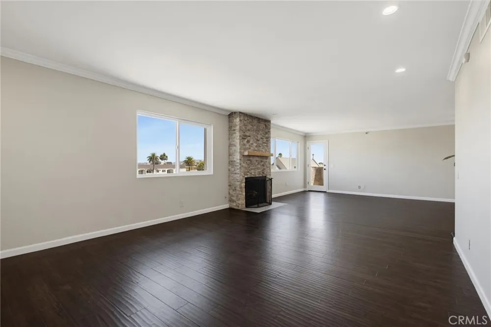 726 Elm Avenue #403 Long Beach, CA 90813