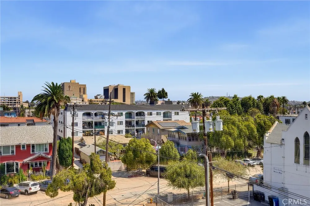 726 Elm Avenue #403 Long Beach, CA 90813