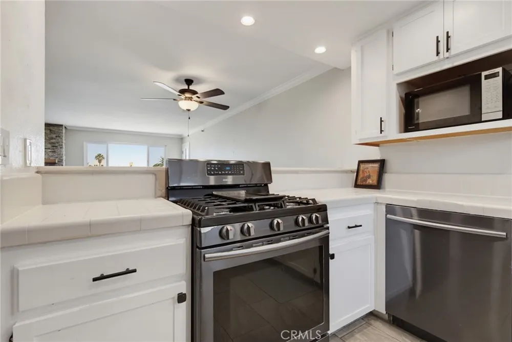 726 Elm Avenue #403 Long Beach, CA 90813