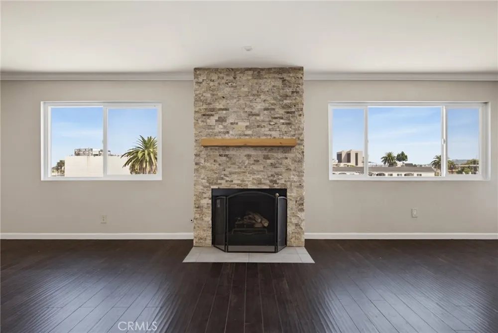 726 Elm Avenue #403 Long Beach, CA 90813