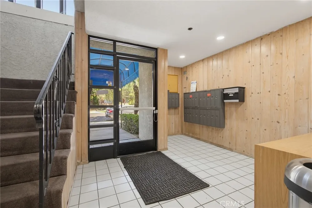 726 Elm Avenue #403 Long Beach, CA 90813