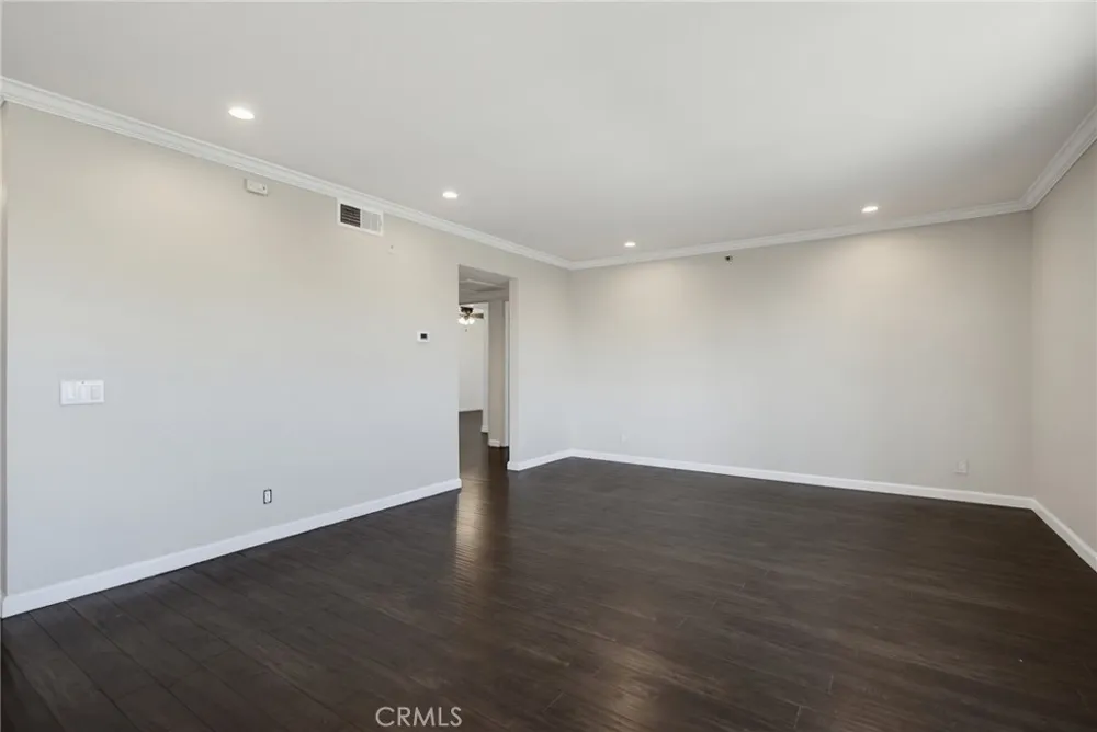 726 Elm Avenue #403 Long Beach, CA 90813