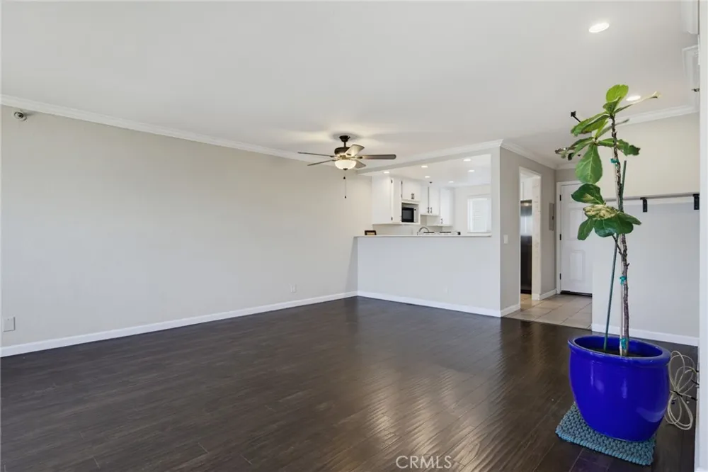 726 Elm Avenue #403 Long Beach, CA 90813