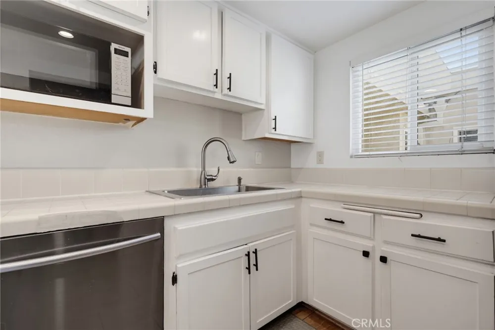 726 Elm Avenue #403 Long Beach, CA 90813