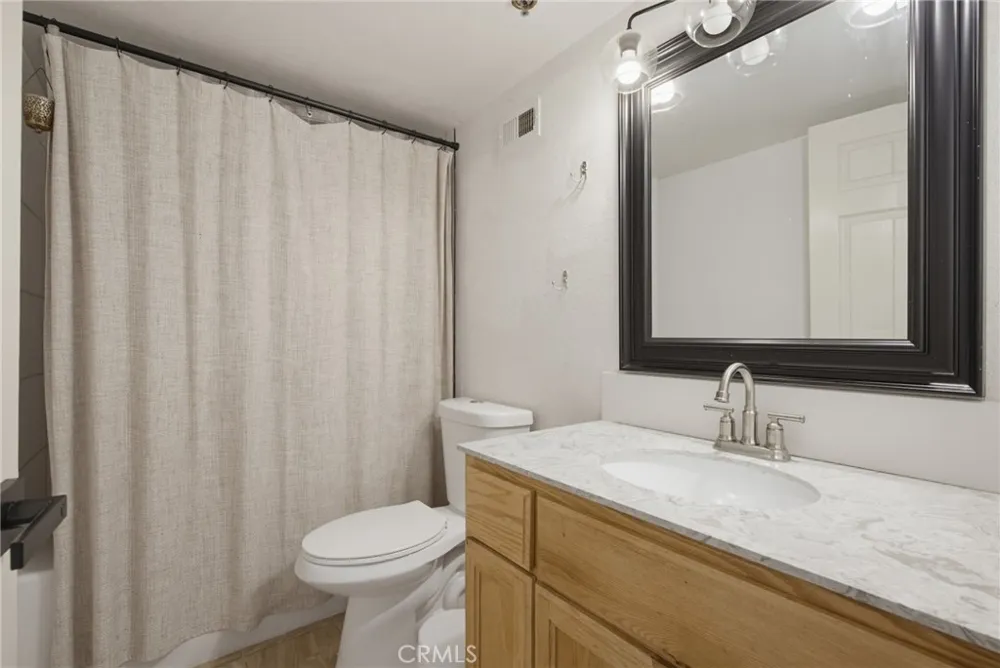 726 Elm Avenue #403 Long Beach, CA 90813