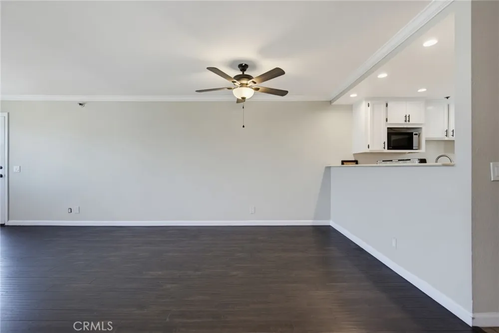 726 Elm Avenue #403 Long Beach, CA 90813