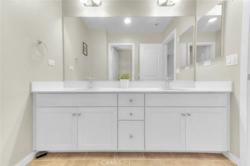 8836 Banyan Montclair, CA 91763