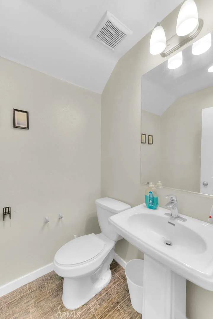 8836 Banyan Montclair, CA 91763