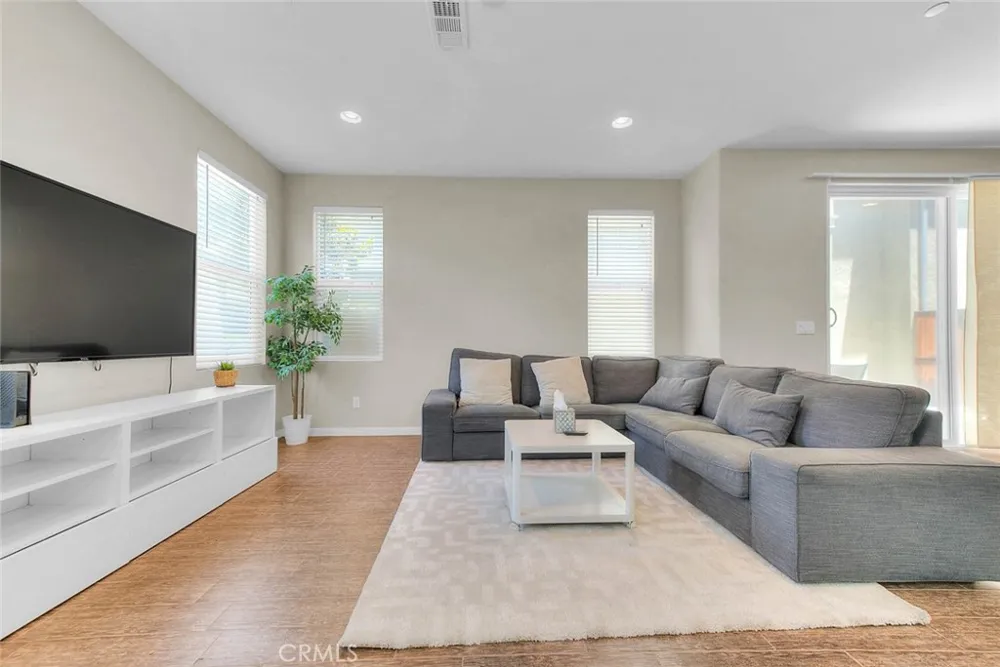 8836 Banyan Montclair, CA 91763