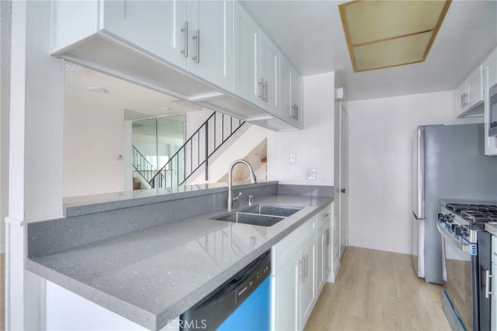 1085 W Sierra Madre #2 Azusa, CA 91702