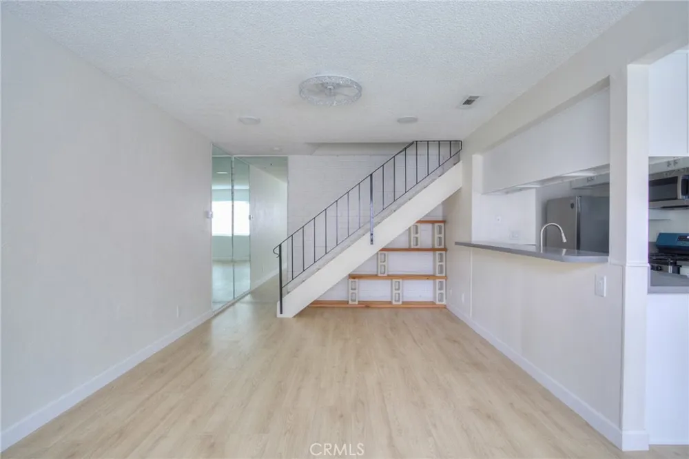1085 W Sierra Madre #2 Azusa, CA 91702