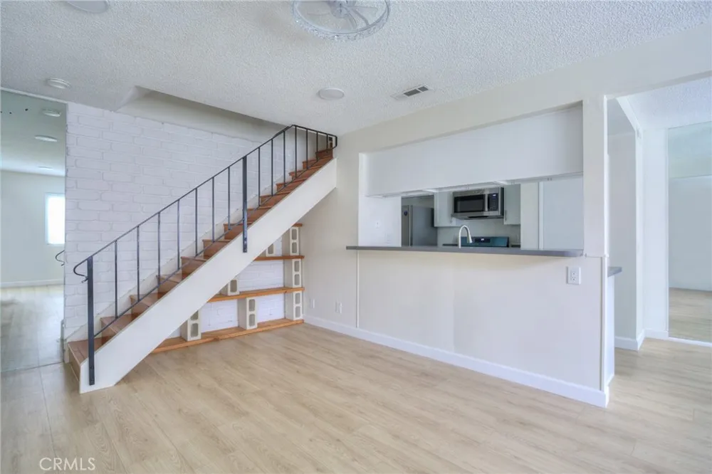 1085 W Sierra Madre #2 Azusa, CA 91702