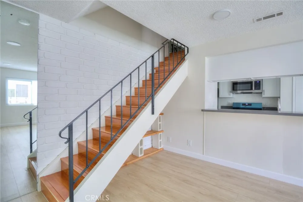 1085 W Sierra Madre #2 Azusa, CA 91702