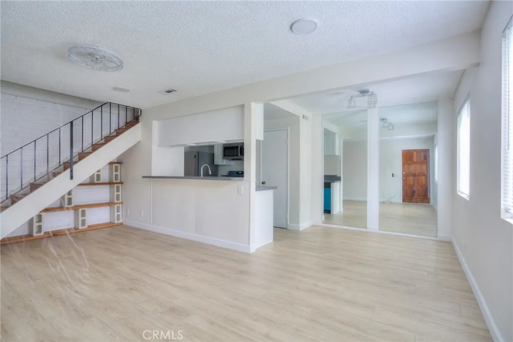 1085 W Sierra Madre #2 Azusa, CA 91702