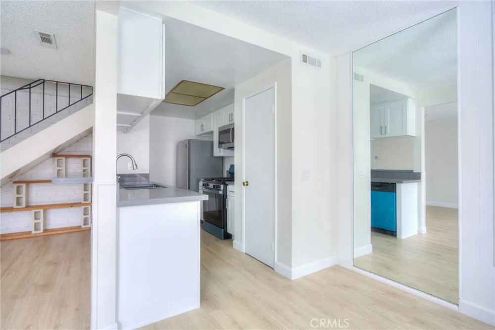 1085 W Sierra Madre #2 Azusa, CA 91702