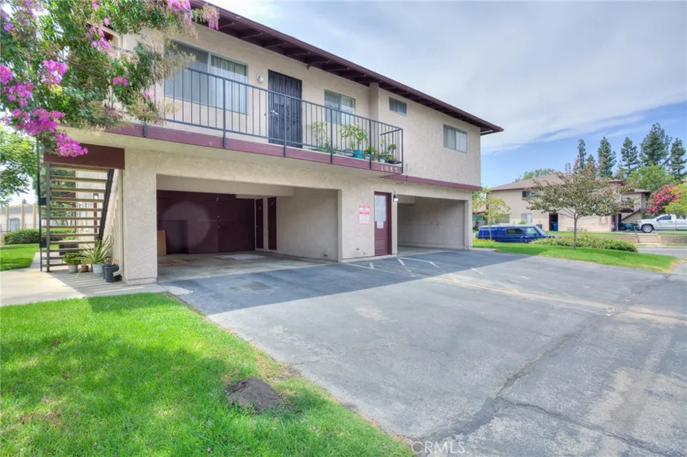 1085 W Sierra Madre #2 Azusa, CA 91702