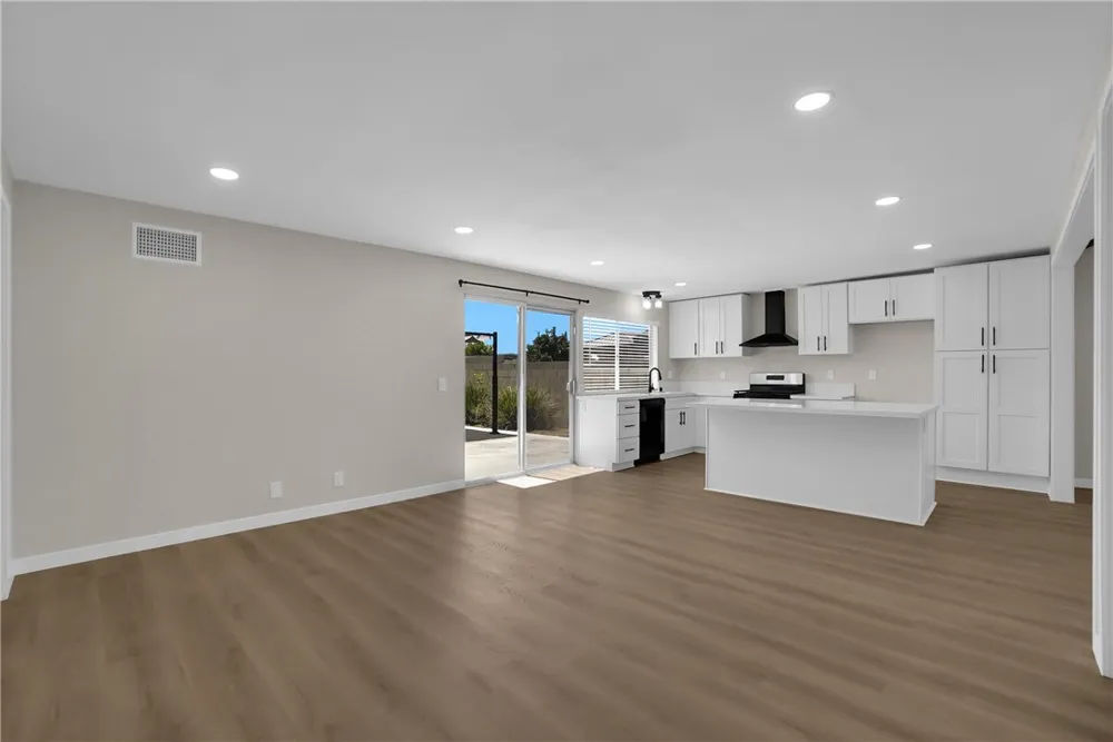 1242 Sultan Circle Carson, CA 90746