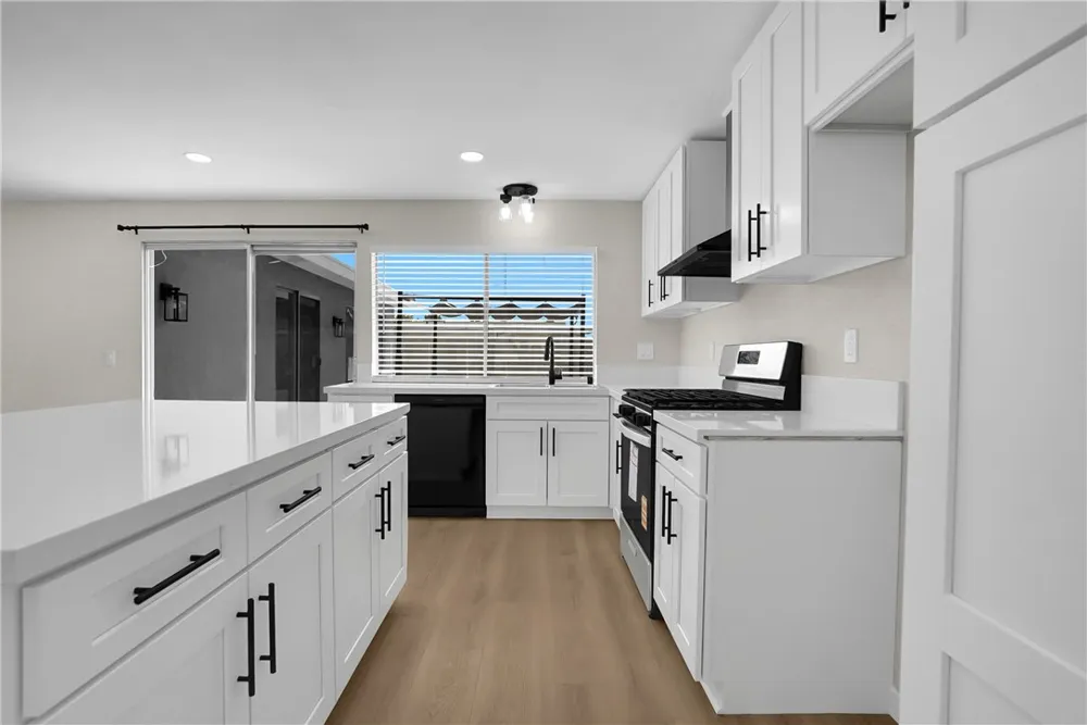 1242 Sultan Circle Carson, CA 90746