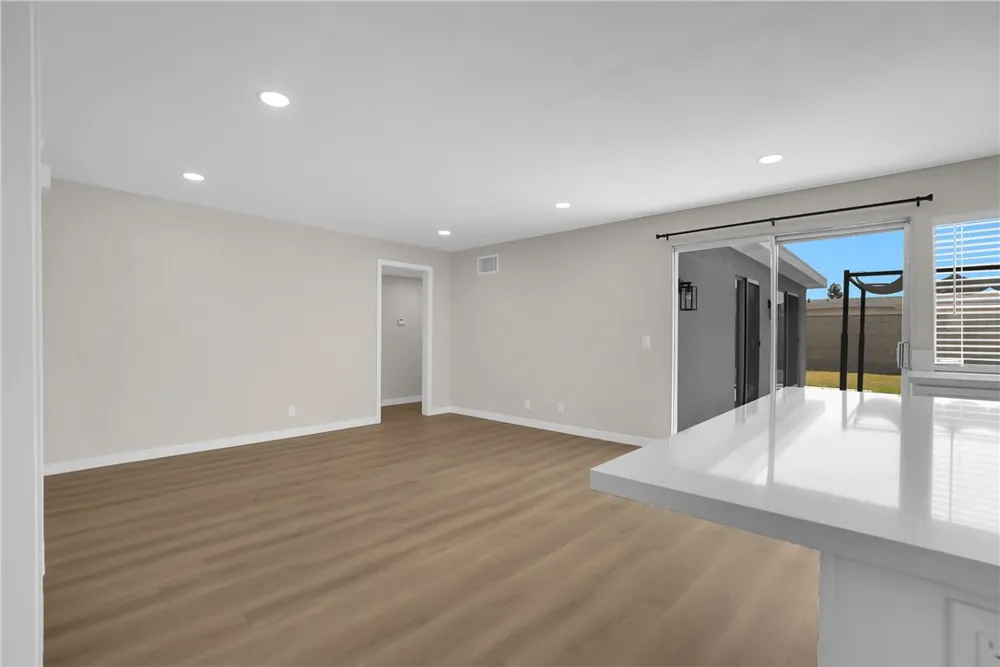 1242 Sultan Circle Carson, CA 90746