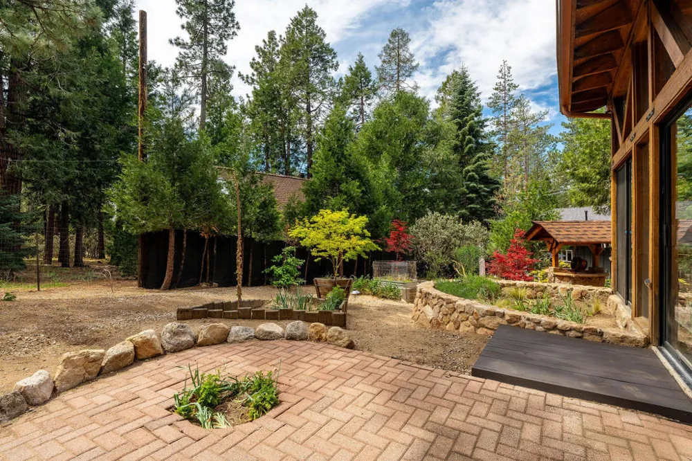 25106 Rim Rock Road Idyllwild, CA 92549